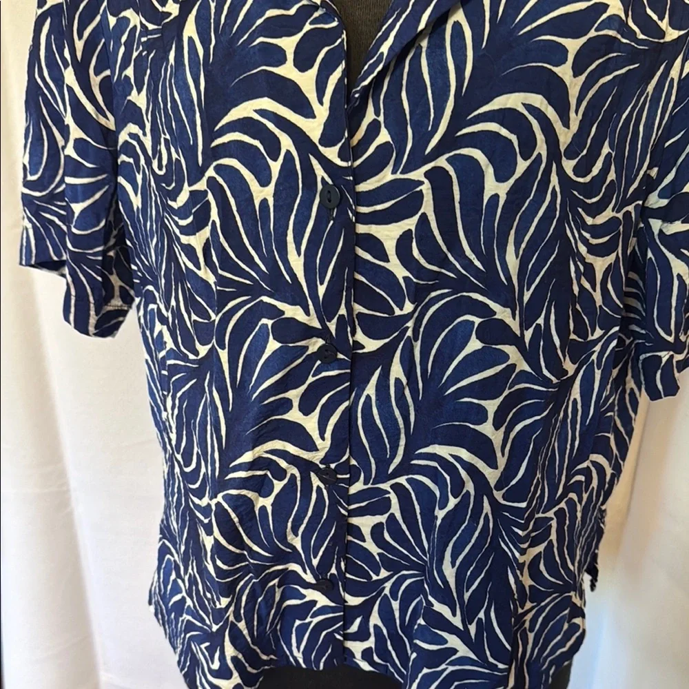 H&M Blue and White Patterned Women's Top - Picture 5 of 9